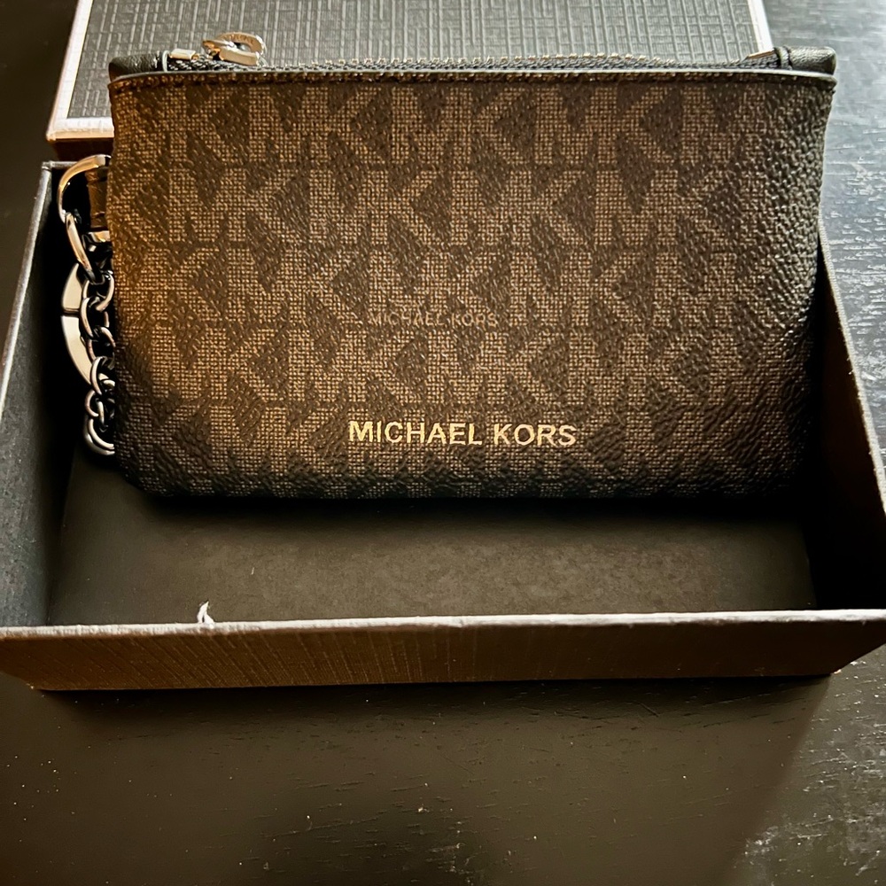 Michael Kors Signature Logo Pouch and No Touch Keychain Box Set- Black